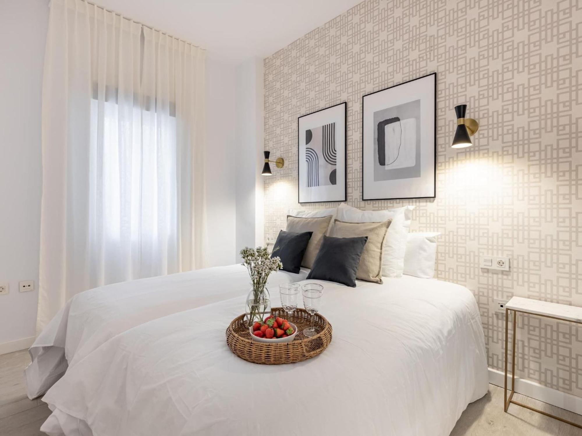 Central Stylish And Elegant 1 & 2 Bedroom Apartments III กรานาดา ภายนอก รูปภาพ