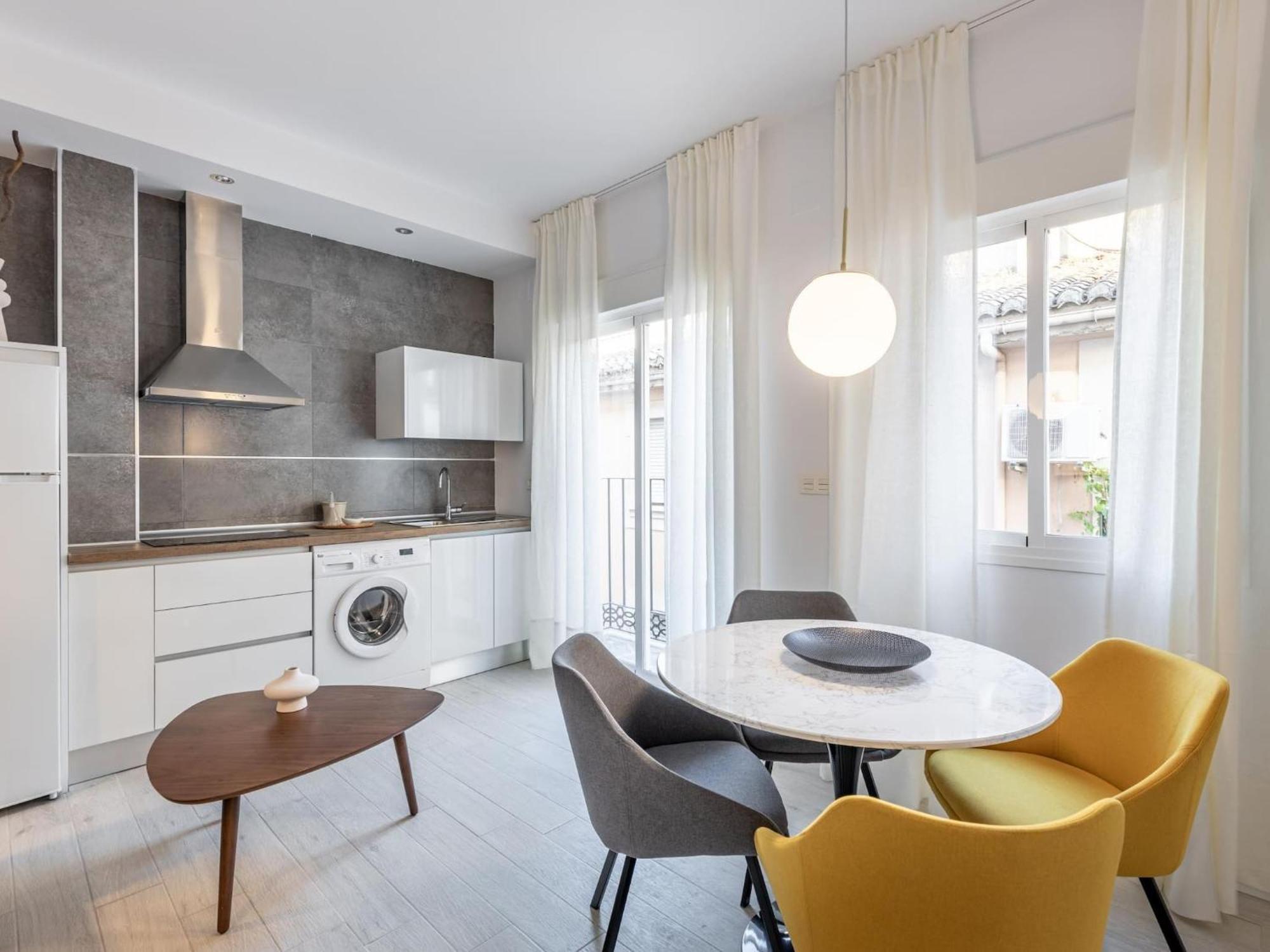 Central Stylish And Elegant 1 & 2 Bedroom Apartments III กรานาดา ภายนอก รูปภาพ