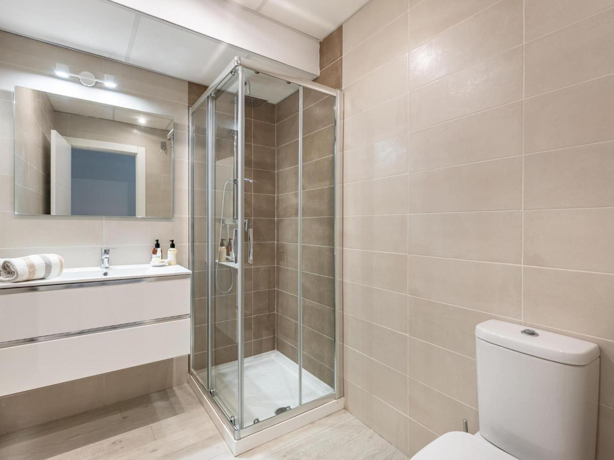 Central Stylish And Elegant 1 & 2 Bedroom Apartments III กรานาดา ภายนอก รูปภาพ