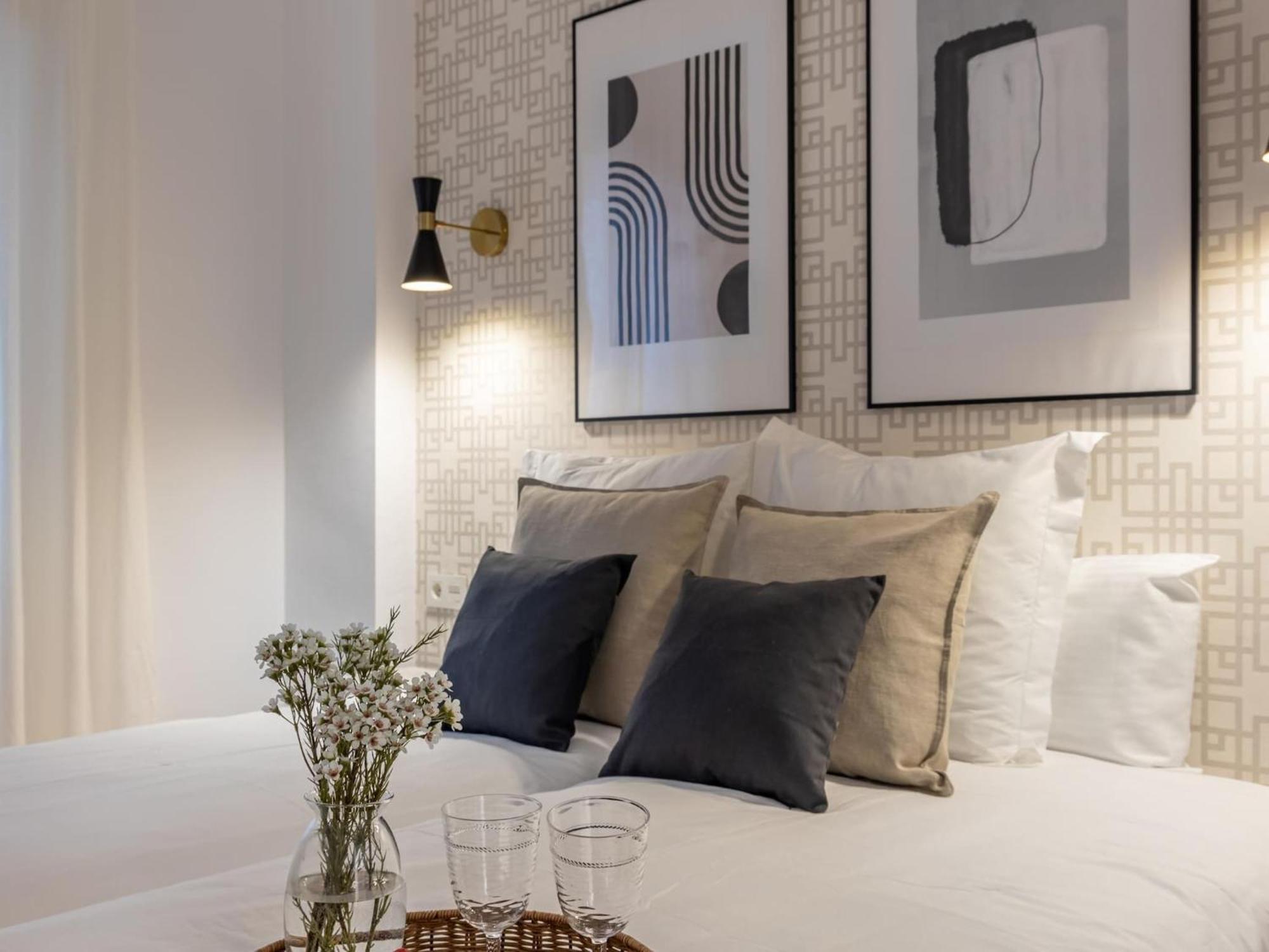 Central Stylish And Elegant 1 & 2 Bedroom Apartments III กรานาดา ภายนอก รูปภาพ