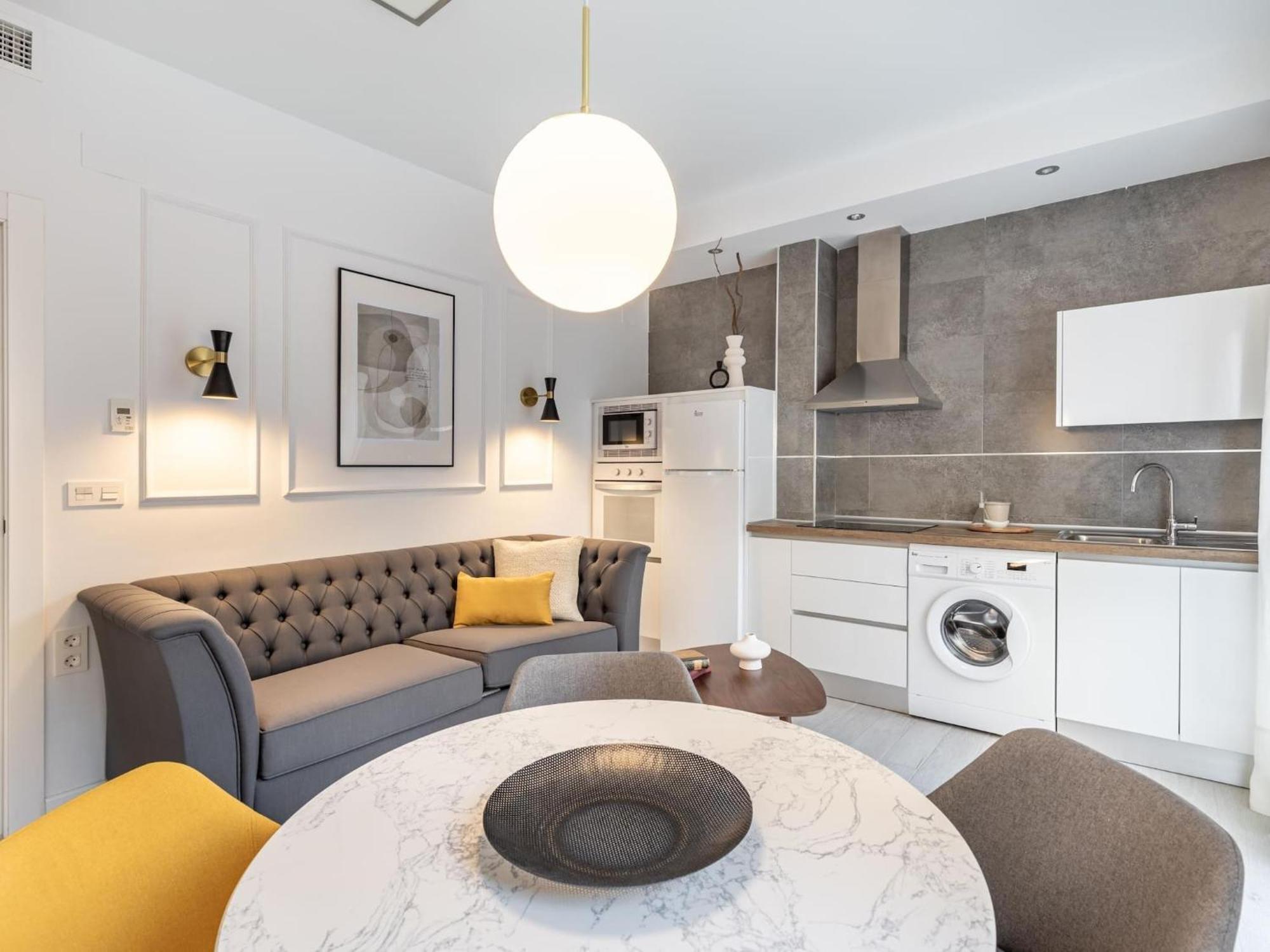 Central Stylish And Elegant 1 & 2 Bedroom Apartments III กรานาดา ภายนอก รูปภาพ