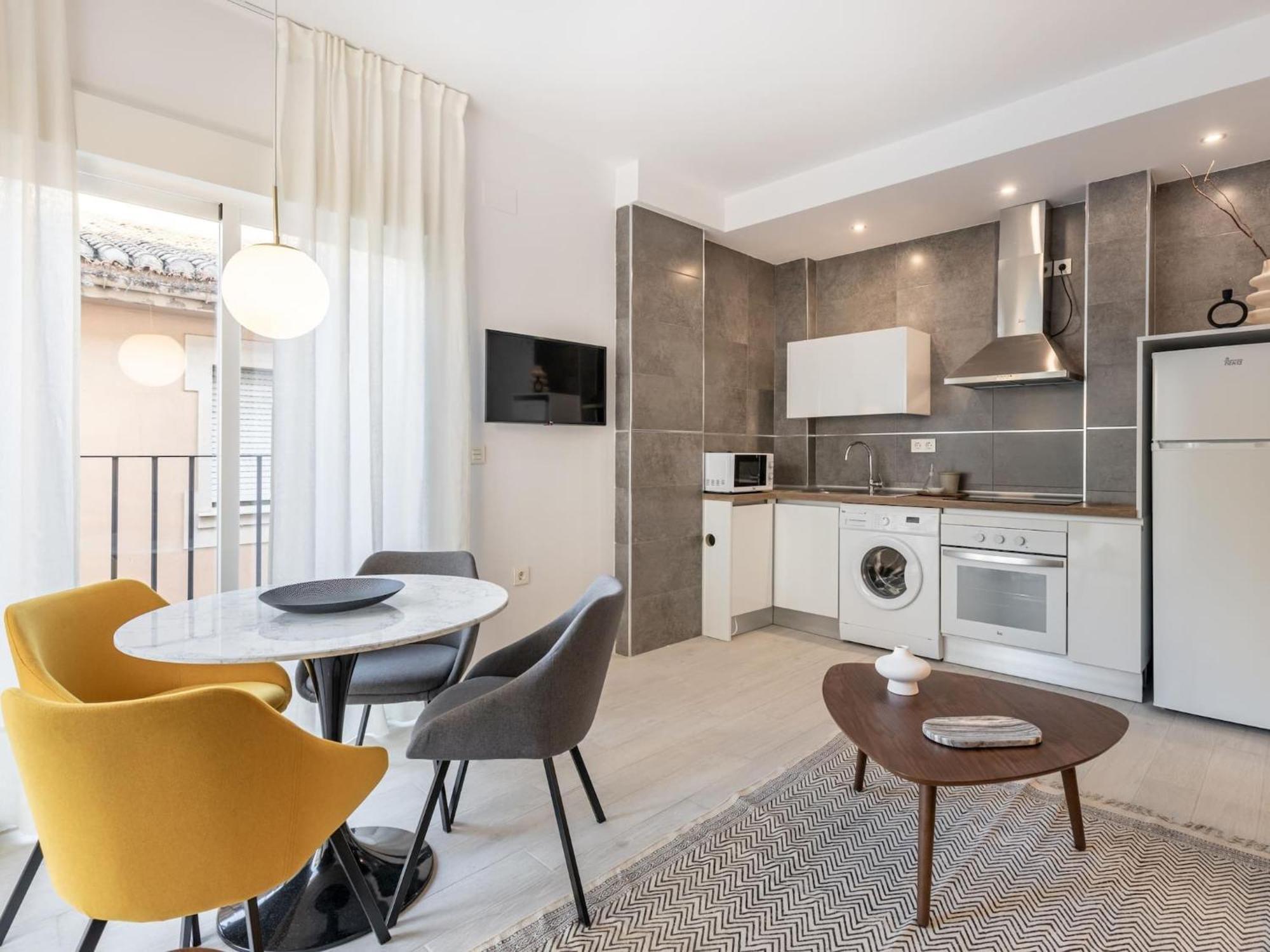 Central Stylish And Elegant 1 & 2 Bedroom Apartments III กรานาดา ภายนอก รูปภาพ